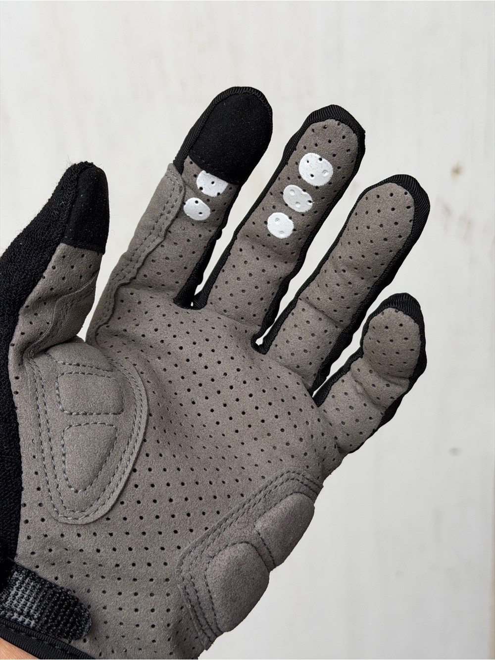 Gloves - Picture 13 of 13